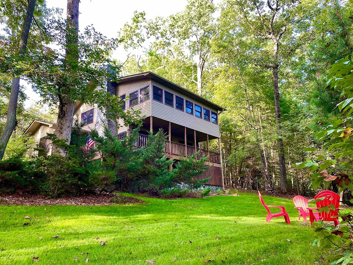 Building Photo - 121 Woodstock Dr