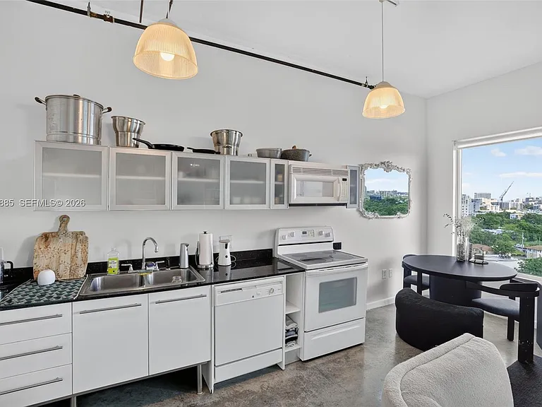 10 SW South River Dr #1005 — Photo 9