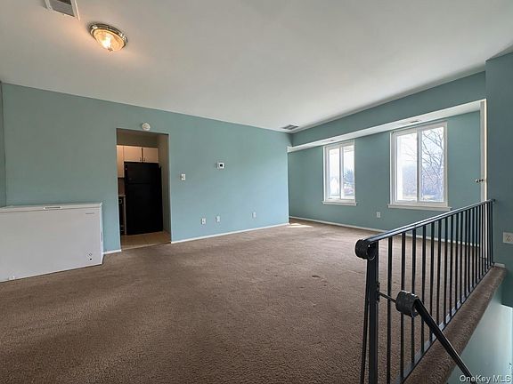 4th image of 8 Redwood Court #8