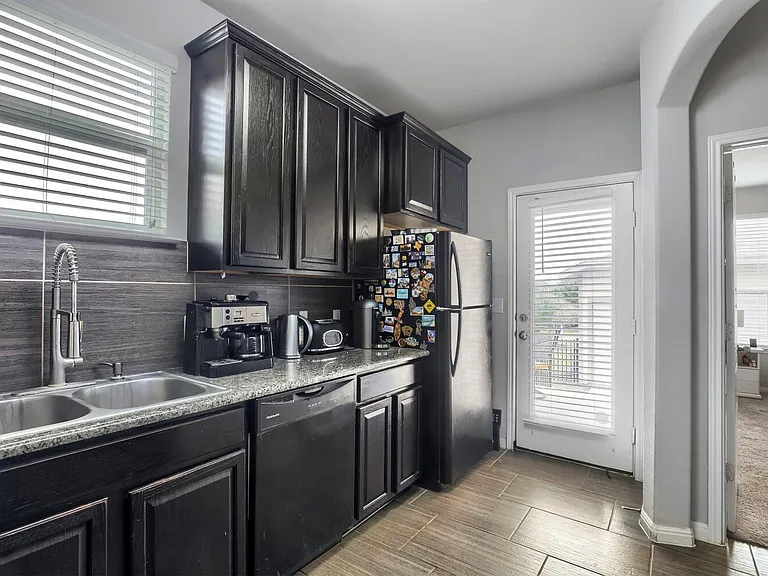 525 N Heatherwilde Blvd — Photo 11
