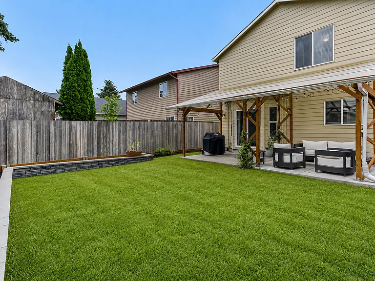 8573 SE Gray St — Photo 28
