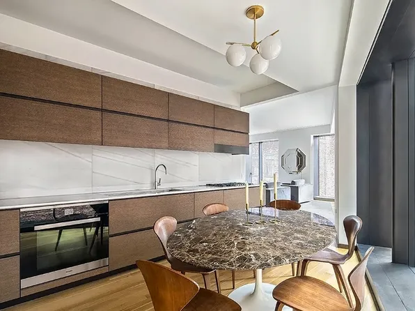 551 West 21st Street 4F image 2 of 19