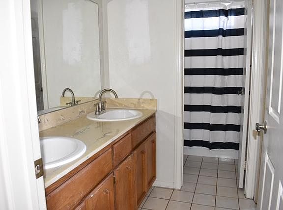 2nd image of 1026 Emerald St APT 3