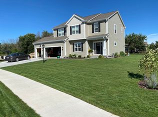 W136n6242 Hummingbird Way, Menomonee Falls, WI 53051