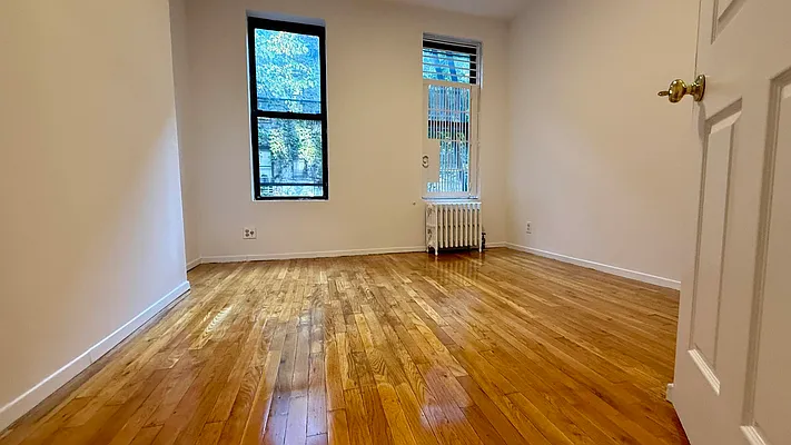 Rented by HOLTON REAL ESTATE INC. | media 4