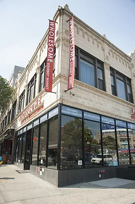 Rented by Lisa Management | media 25