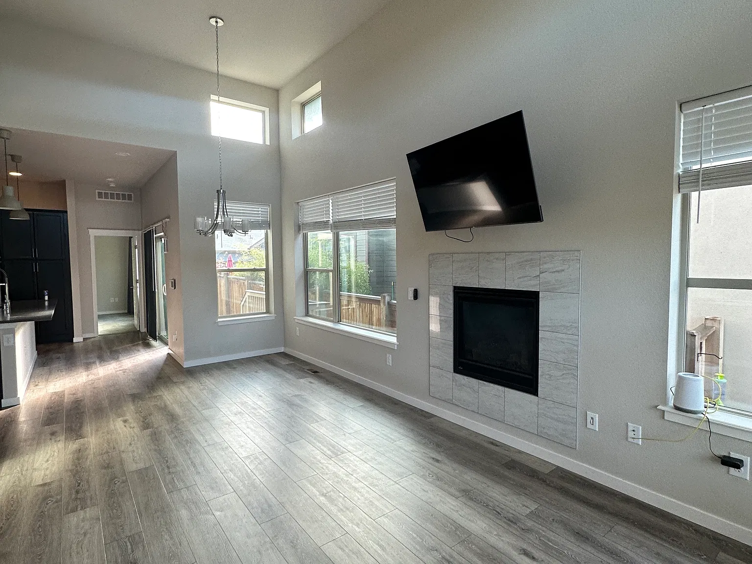 4 bed, 2715 sqft, $3,700 — Photo 4