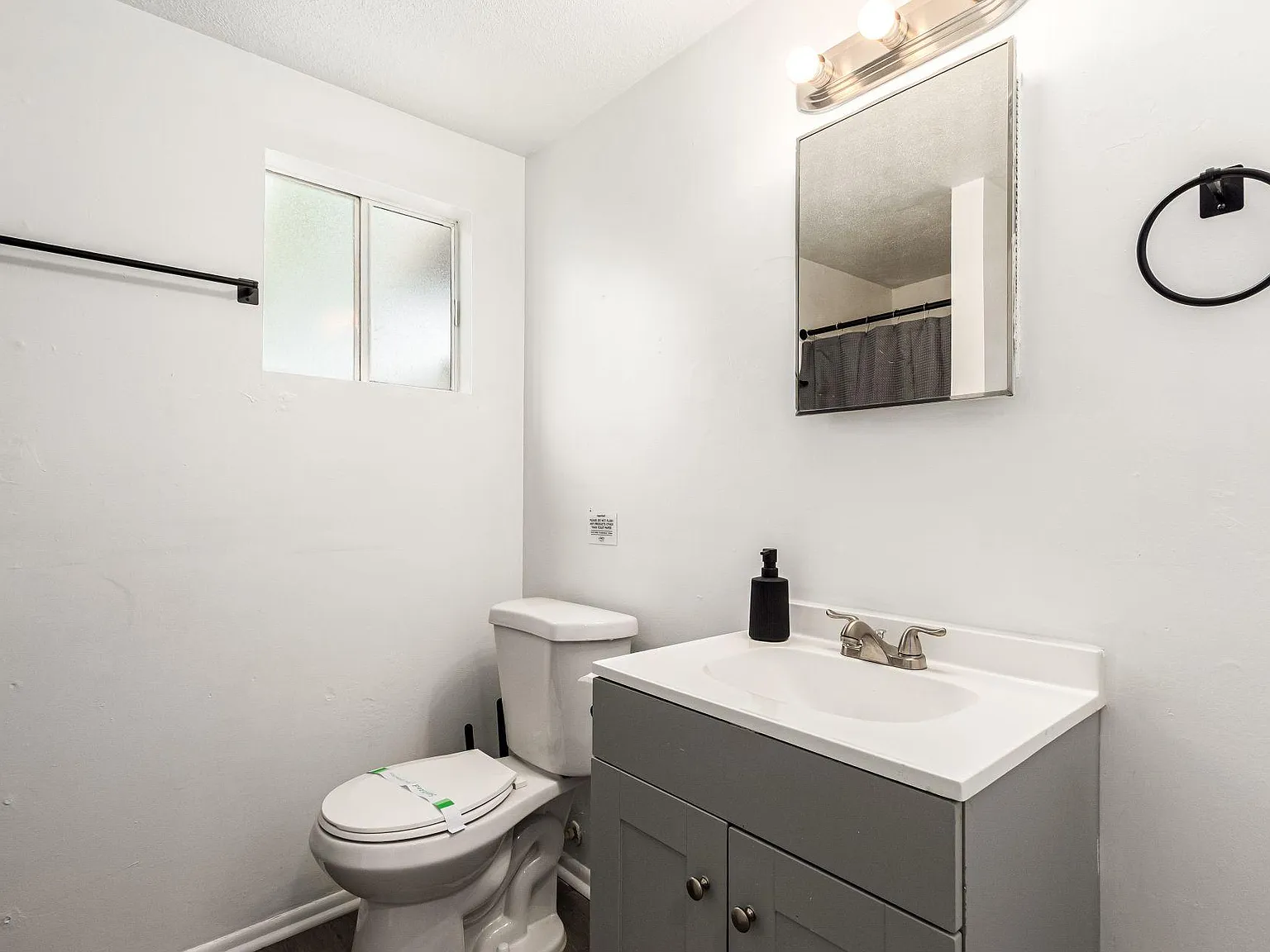 4 bed, 4.0 bath, 2228 sqft, $754 — Photo 3