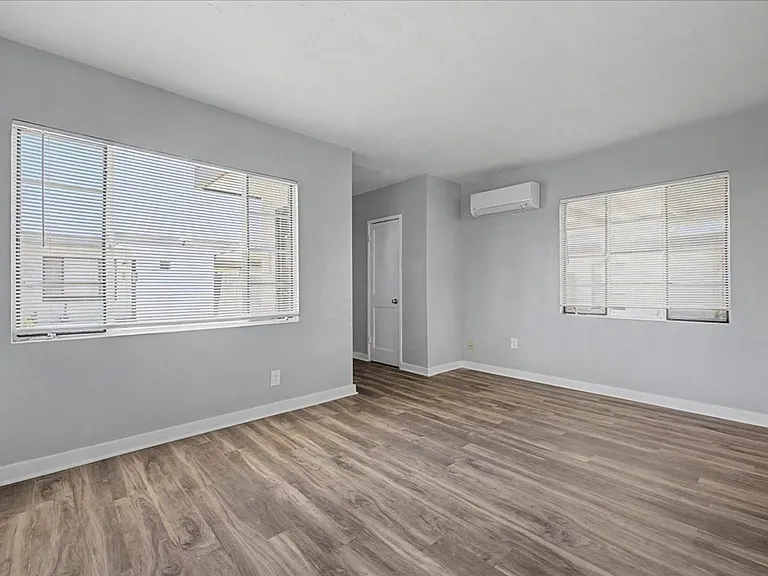 2116 N Forgeus Ave #B — Photo 6