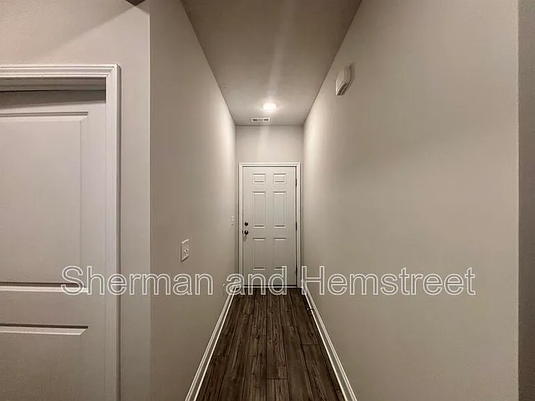 1101 Clareton Dr — Photo 9