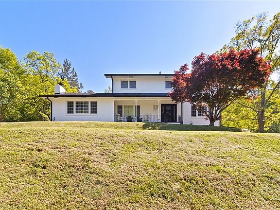 3rd image of 400 Somerset Drive