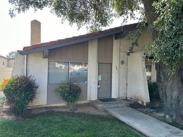 1594 Christopher Ln — Photo 2