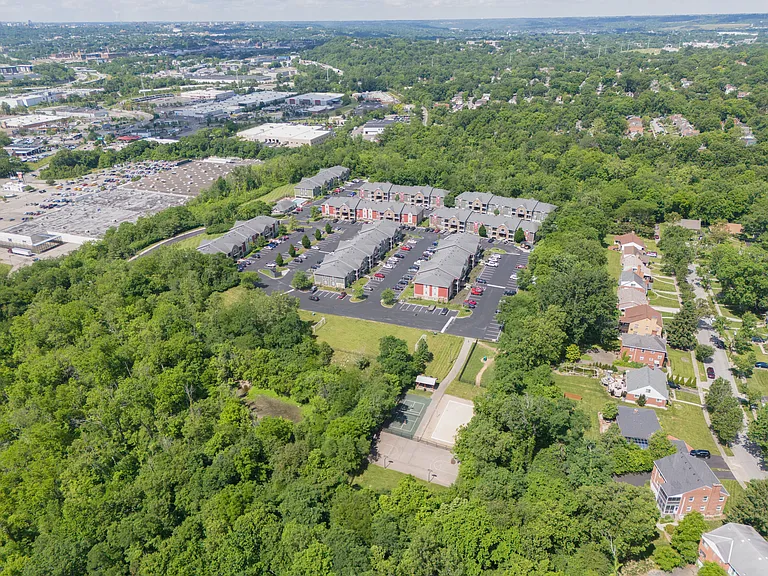 Hilltop Apartments — Photo 56