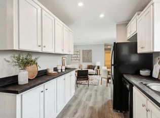 17172 Canterbury Cir, Holly, MI 48442