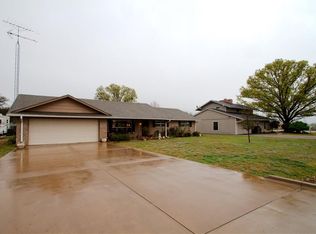 732 Kiowa Dr W, Lake Kiowa, TX 76240