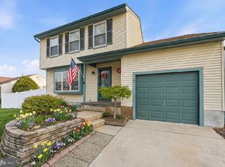 8 Oakton Dr, Mantua, NJ 08051