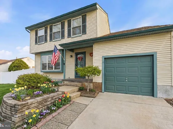 8 Oakton Dr, Mantua, NJ 08051