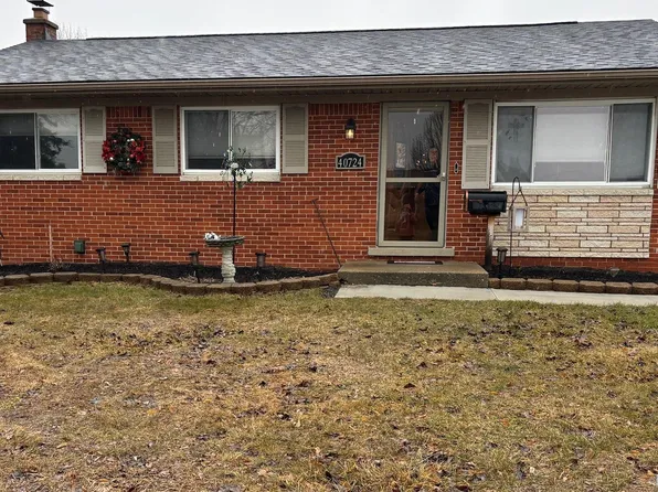 40724 Pickett Ridge Rd, Sterling Heights, MI 48313