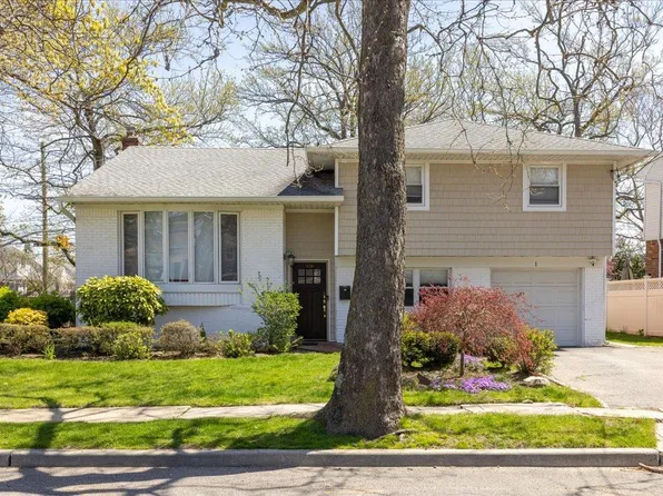 1 Newport Drive, Hewlett, NY 11557