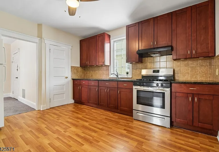 7 Beekman St #2 — Photo 3