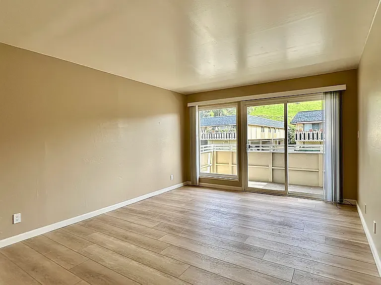 1301 Palos Verdes Dr #2 — Photo 4