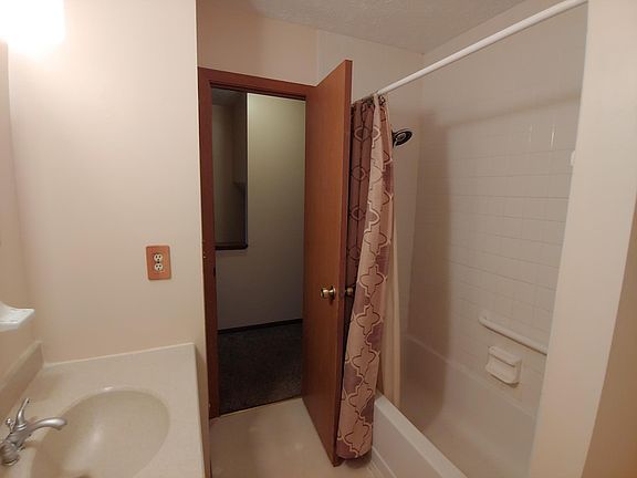 2nd image of 1586 Park Place Dr
