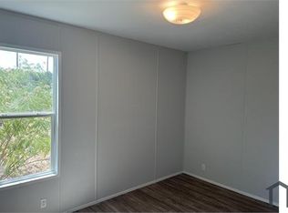 977 Fox Ln, Azle, TX 76020