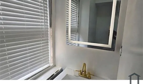 468 N Farson St — Photo 12