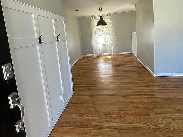 1806 Vine St — Photo 12