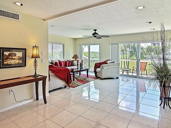 3rd image of 1451 Gulf Blvd APT 216