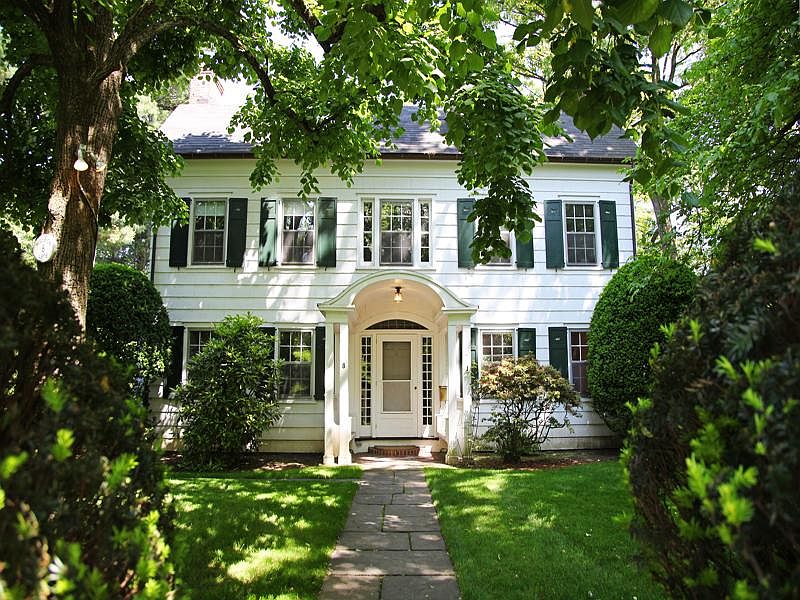 Loudon Woods Colonial