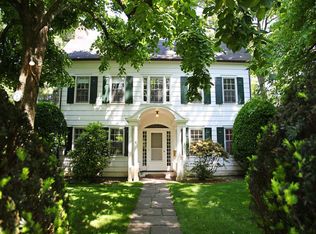 8 Mistletoe Ln, Rye, NY 10580