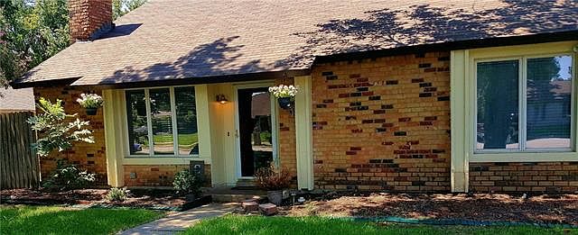 1st image of 211 Elmwood Pl
