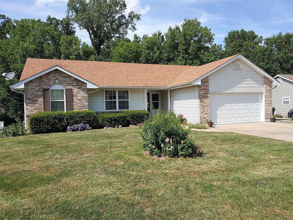 1st image of 2441 Oak Forest Dr