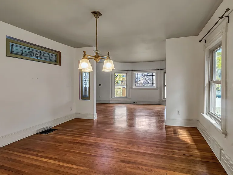 589 Breckenridge St — Photo 5