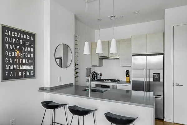 Rented by SERHANT. | media 22