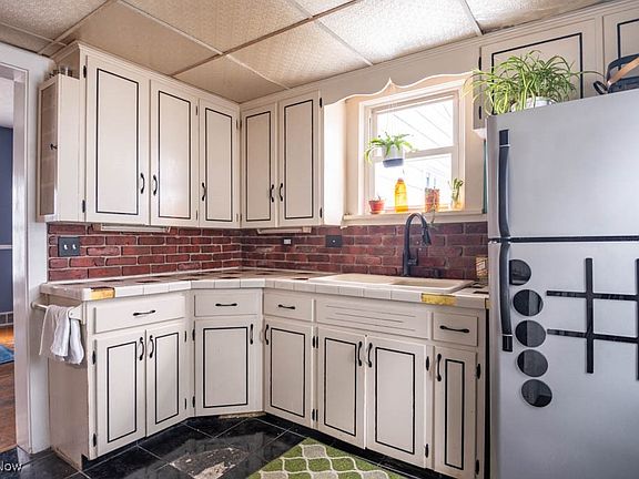 3rd image of 6815 Forest Ave