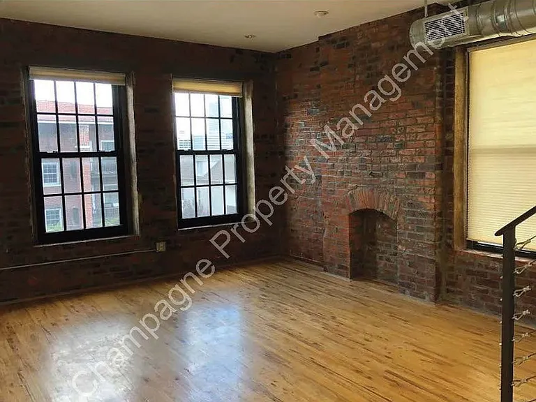 1820 Washington St — Photo 5