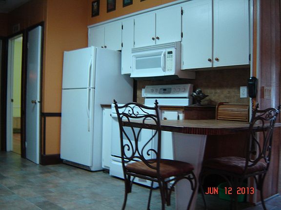 Eat-In-Kitchen