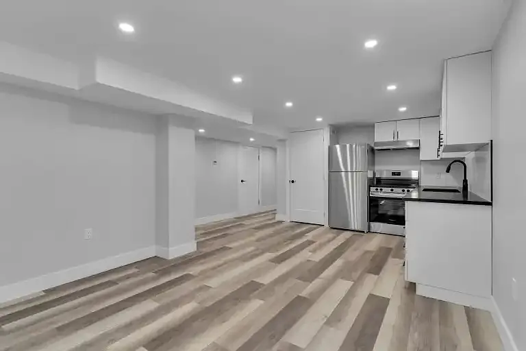 180 Morenz Cres #2 — Photo 7