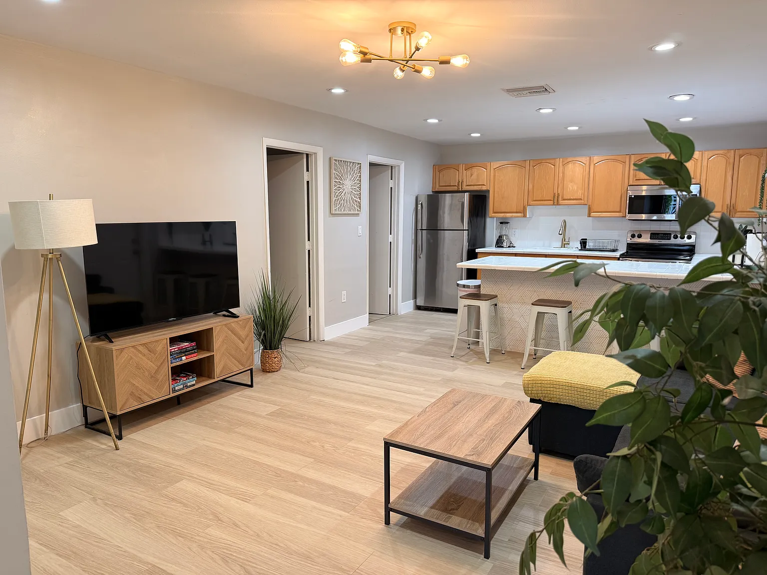 2 bed, 800 sqft, $2,400 — Photo 4