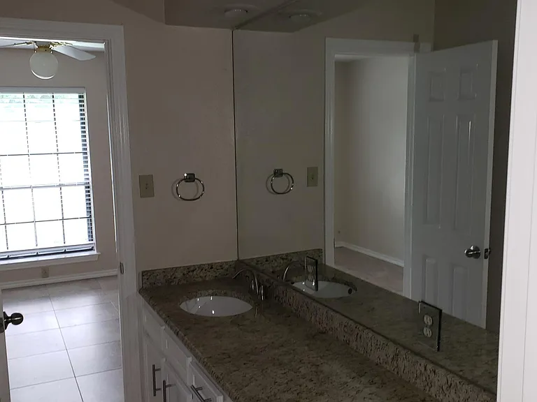 3016 Overton Park Dr W — Photo 31