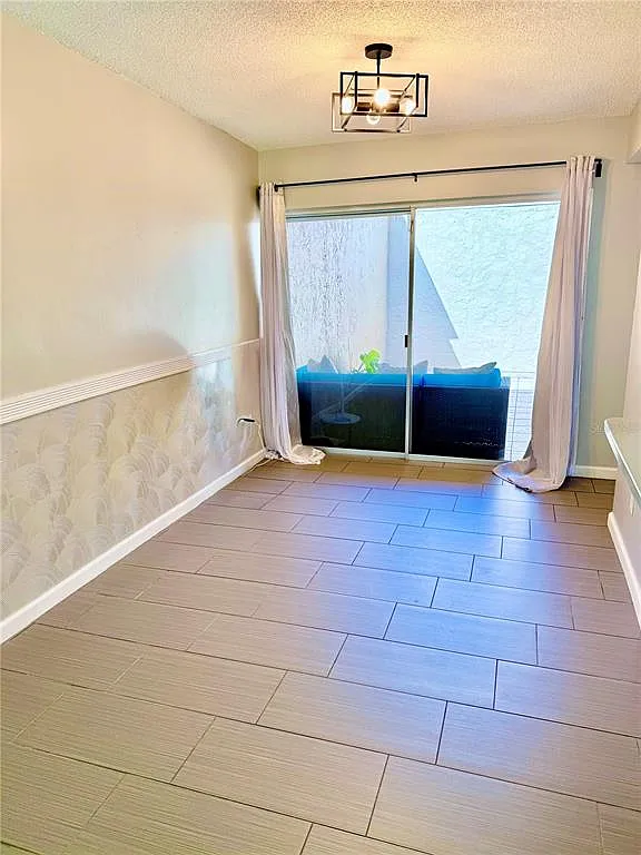 2 bed, 2.0 bath, 1404 sqft, $1,600 — Photo 4