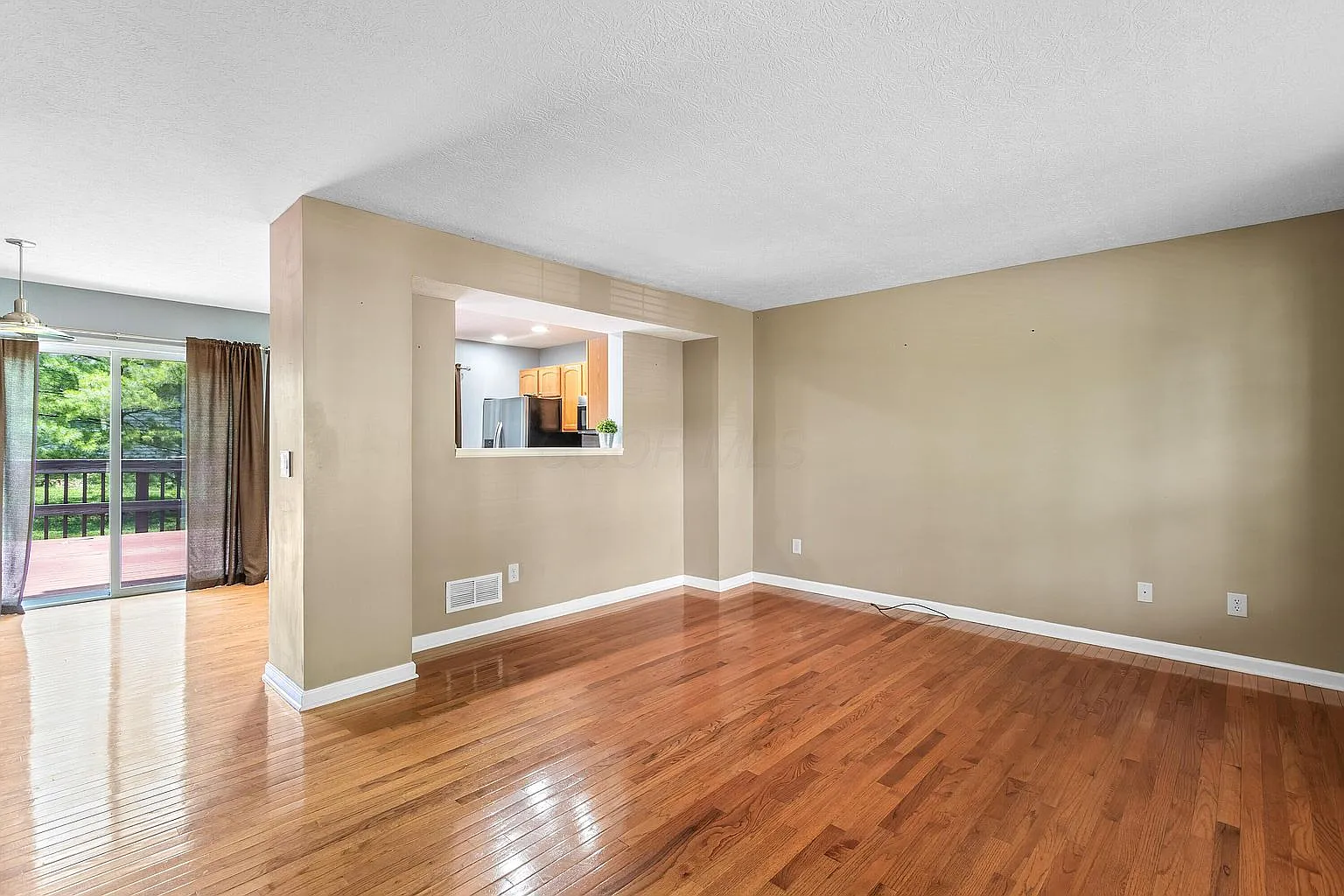 3 bed, 1.5 bath, 1600 sqft, $2,799 — Photo 2