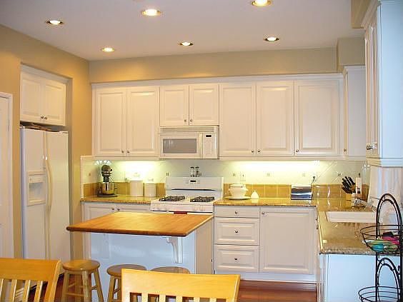 BRIGHT & AIRY KITCHEN