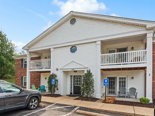 918 Hanna Place Ct APT F, Ballwin, MO 63021