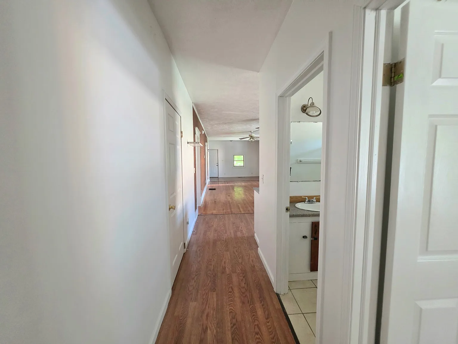 4 bed, 1000 sqft, $1,650 — Photo 3