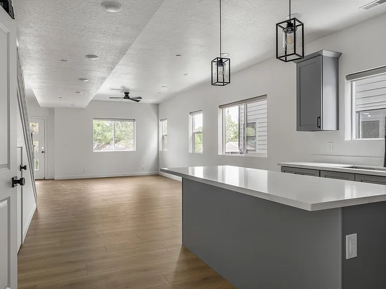 4437 S Garden Dr — Photo 5