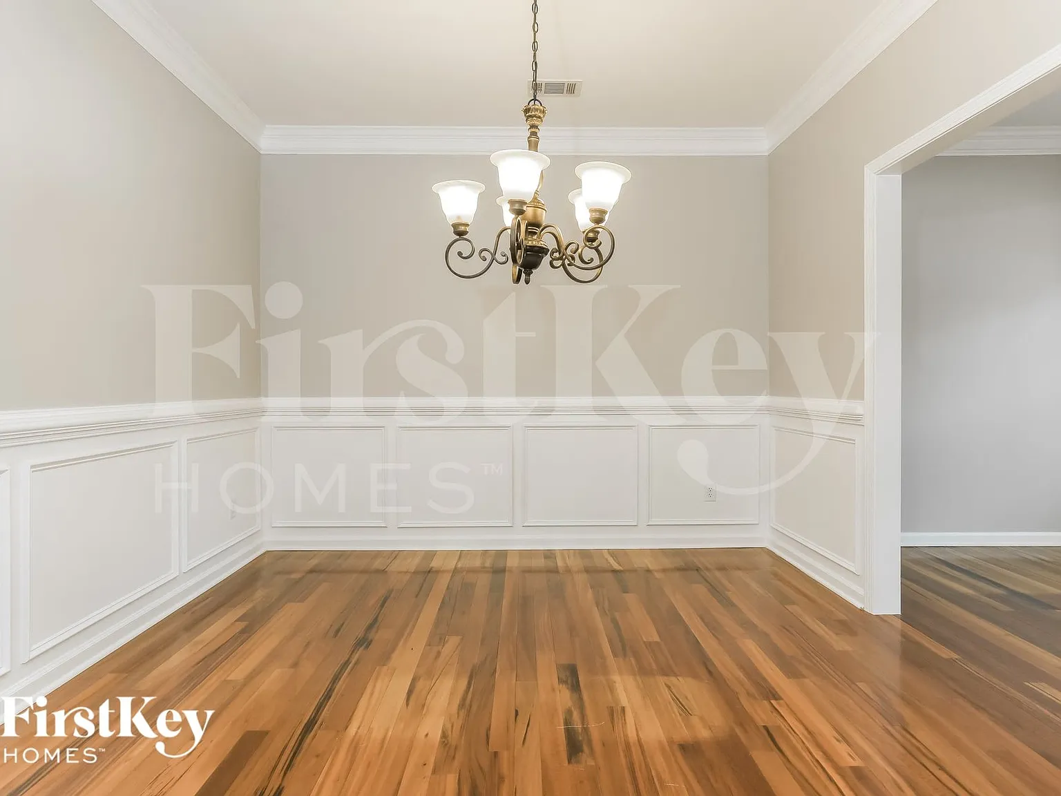 5 bed, 2.5 bath, 3250 sqft, $2,850 — Photo 3