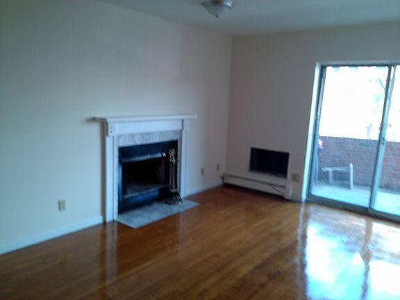 2nd image of 418 17th St APT 2C
